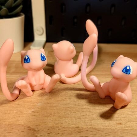 Chibi Mew Mini Pokémon Figurine – 6 cm Multicolor PLA, Cute Collectible for Pokémon Fans, Anime Lovers, Desk Decor, Eco-Friendly Gift Idea
