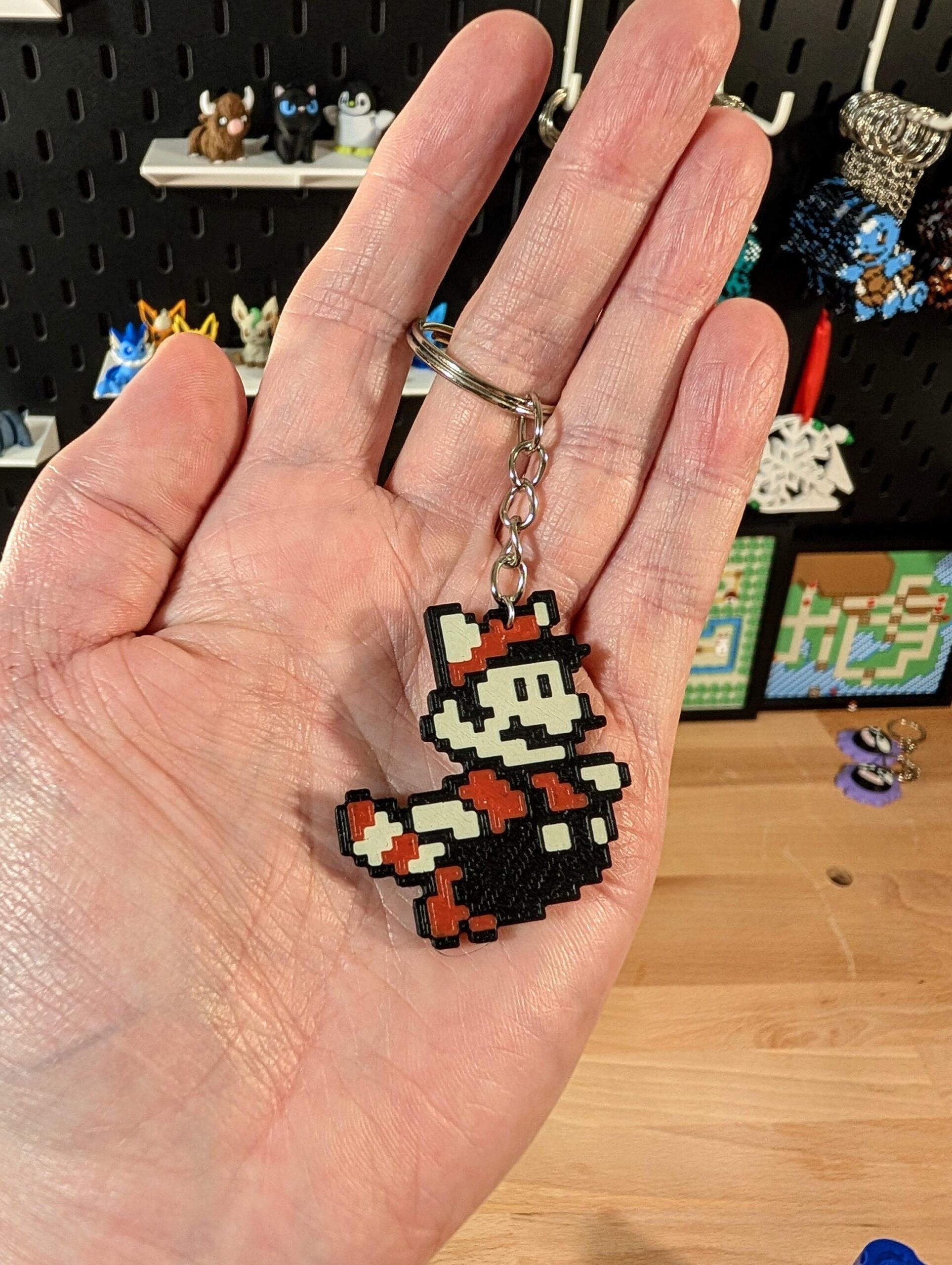 Super Mario 3 Tanooki Mario Keychain - 5cm Multicolor PLA, Collectible Gaming Accessory, Perfect Gift for Mario Fans & Collectors
